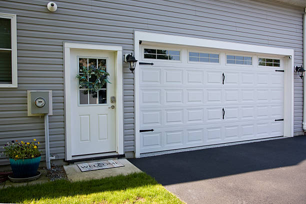 24/7 Emergency Garage Door Panel Replacement experts in Hutchinson County County, SD